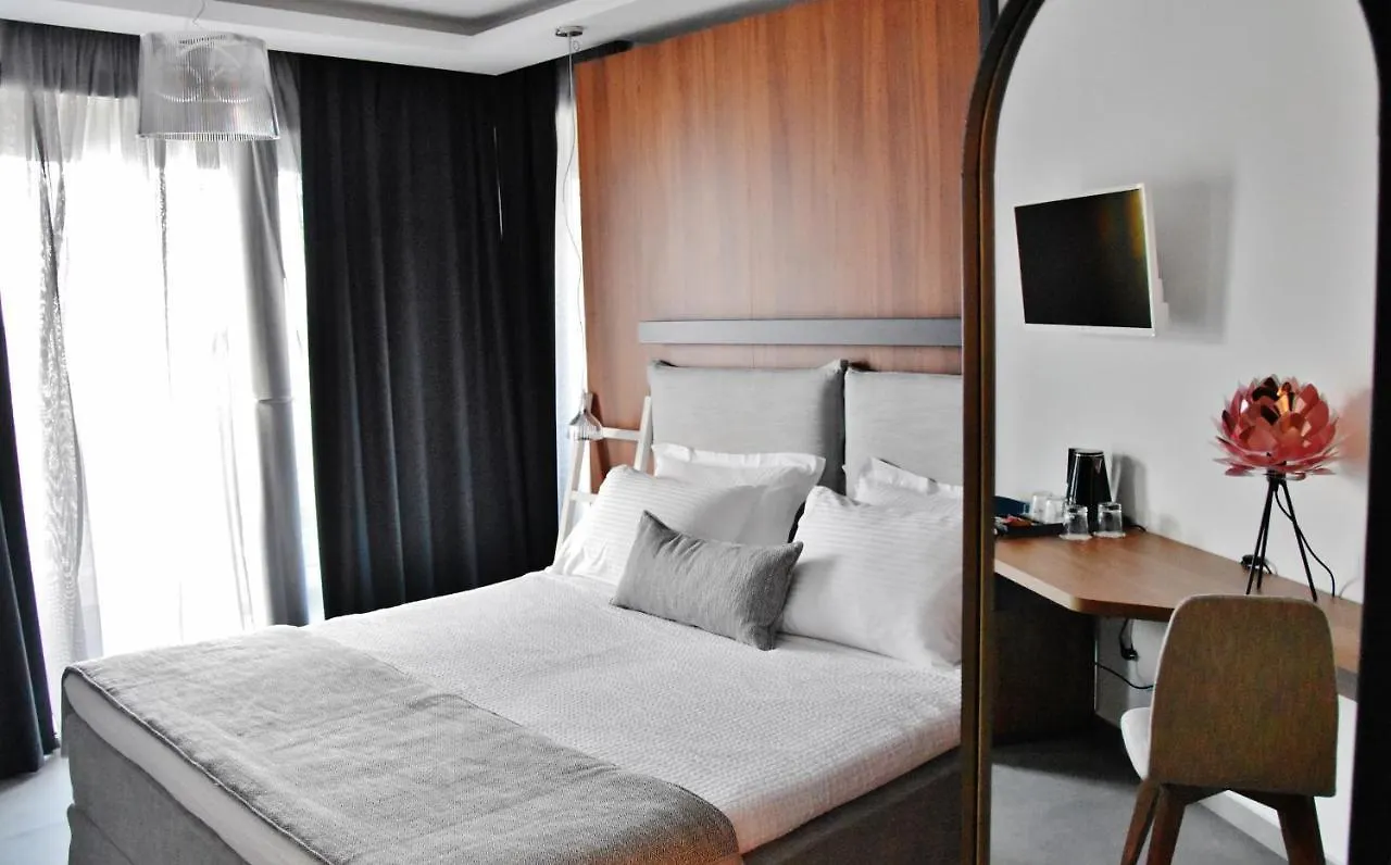 Alexander Inn スタブロス